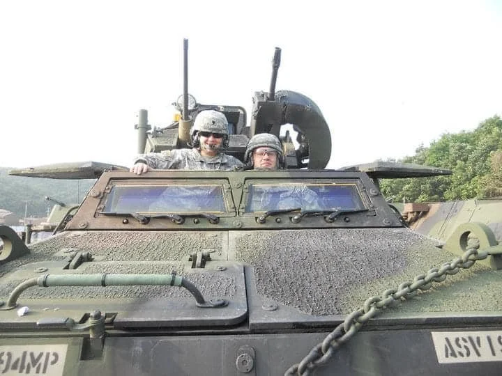 Tania with a fellow soldier inside a military tank